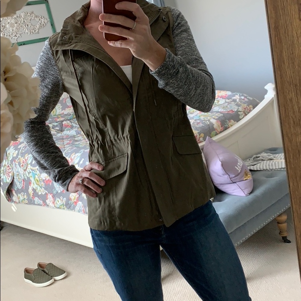 💕Price is Firm💕Olive Sweatshirt jacket💕 - Picture 4 of 4